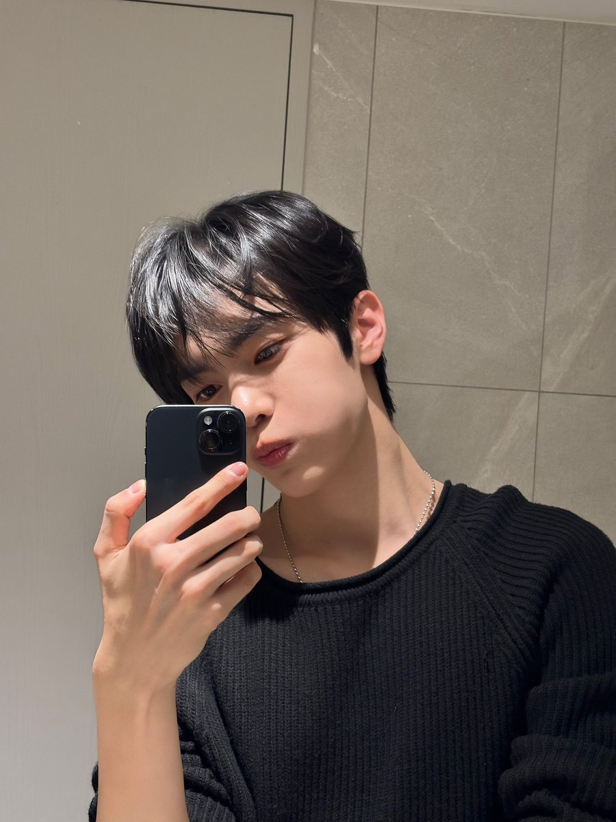 봄이 tweet media