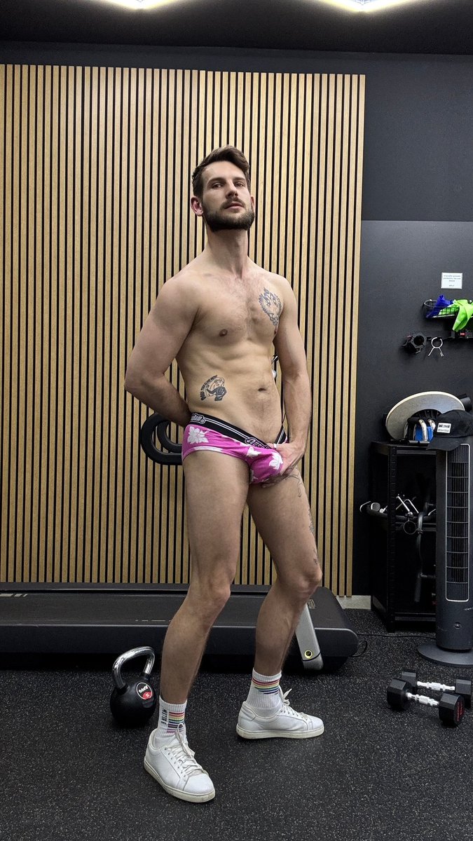 Bohem_Boy_'s tweet photo. Trying to stay focused at the gym… not going very well 😈
Have a nice a new week 🫶 https://t.co/QSfor1rOwE