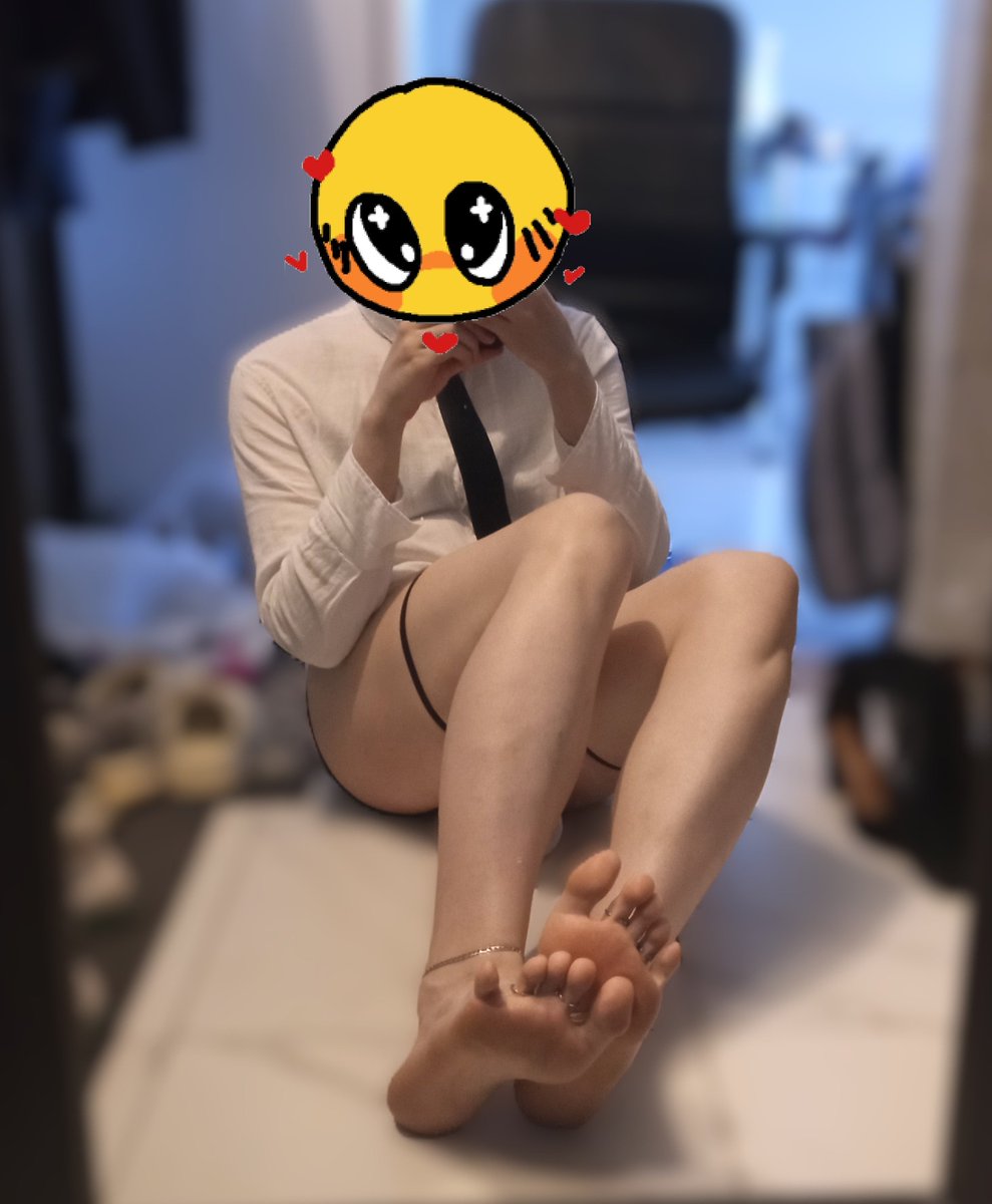 evacestlavie's tweet photo. new funny post for my subs (i mean subscribers ofc)

maybe i would look like Makima here if i had hair dyed red xd

#femboy #feet #soles https://t.co/0tjWqaGafX