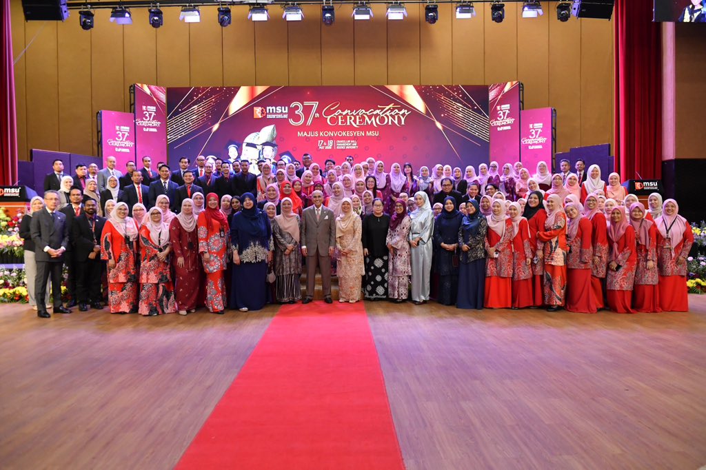 MohdShukriYajid's tweet photo. Great teamwork from the committee for #MSUconvo37. Another successful celebration for our graduates &amp; guests to have a memorable time. Thanks for the commitment. @MSUMalaysia @MSUscd #devoice #MSUredcrescent https://t.co/ZbihmBp6CU