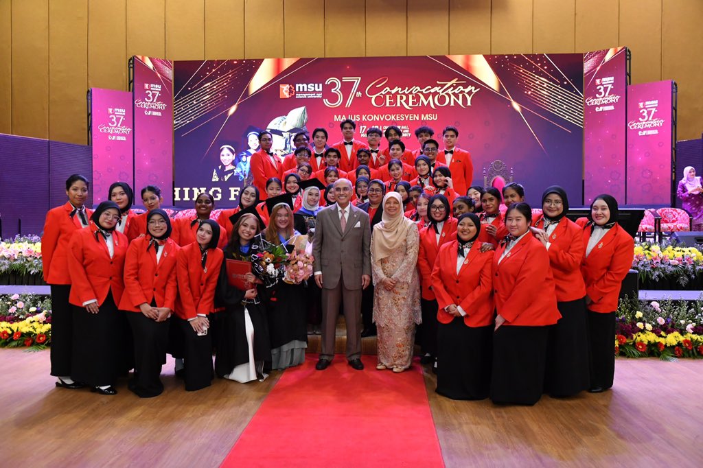 MohdShukriYajid's tweet photo. Great teamwork from the committee for #MSUconvo37. Another successful celebration for our graduates &amp; guests to have a memorable time. Thanks for the commitment. @MSUMalaysia @MSUscd #devoice #MSUredcrescent https://t.co/ZbihmBp6CU