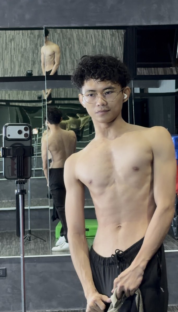 crhrld's tweet photo. Once a week gym ahaha https://t.co/Bo7h9g9GqJ