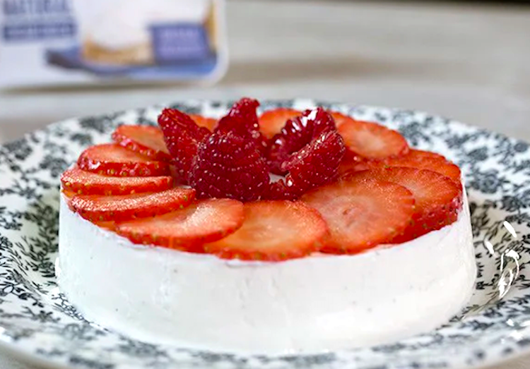 DGastronomia's tweet photo. El plato del día: Panna cotta de queso cottage con frutos rojos https://t.co/qAeqTFiy0r https://t.co/OWJbcUIe8r