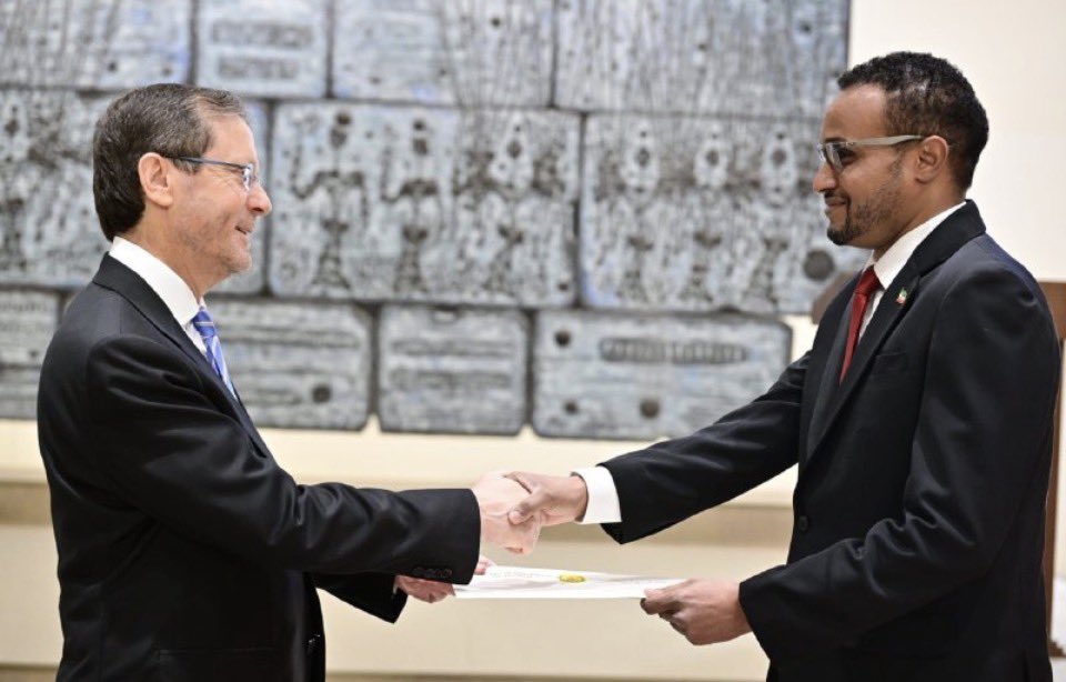 YossiZilberman's tweet photo. Welcome to Israel @AmbMohamedHagi ! The first official ambassador of Somaliland to Israel. Presented his credentials to our president @Isaac_Herzog this morning in another step promoting our relations to the next level 🤝 https://t.co/IgmEYwODv6