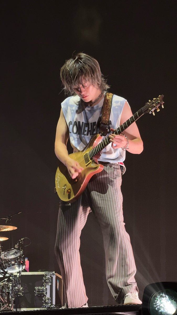 seomitsuji's tweet photo. [160526] OOR Detox in Jakarta
Yamashita Toru (山下亨)

#OOR #OneOkRock #OORDetox #OORInJakarta #Toru https://t.co/RQ75fWCE5S