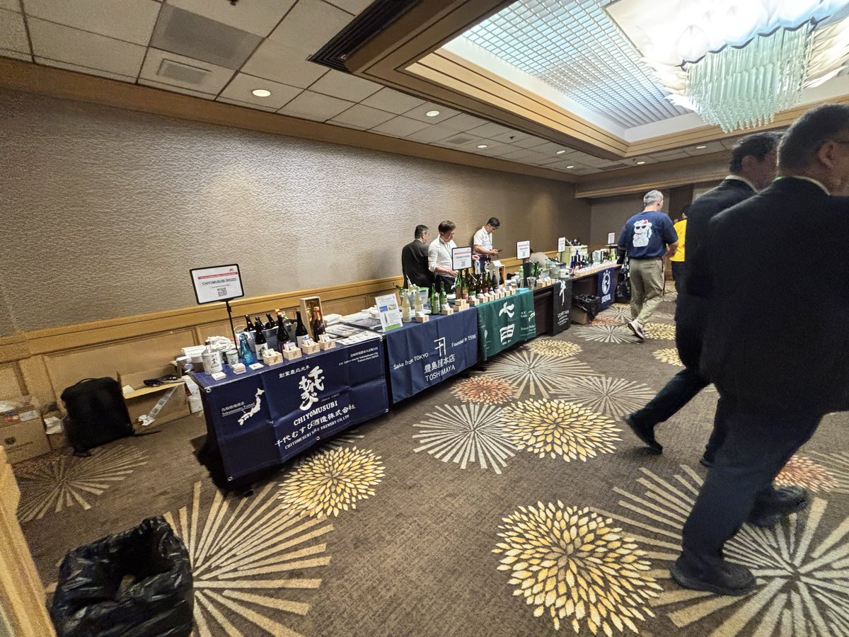 toshimayahonten's tweet photo. アメリカでの流通でお世話になっている、JFC様の展示会”Sake Expo & Food Show LA 2026”が、5/16(土)にロサンゼルス南部のコスタ メサで行われ、参加致しました。
#Sake Expo #LA #豊島屋本店 #JFC #JCTO JAPAN #金婚 #十右衛門 #江戸酒王子 #飯田 #豊島屋酒造 #東都のれん会 #Toshimaya #Kinkon https://t.co/mnJSuzeZdm