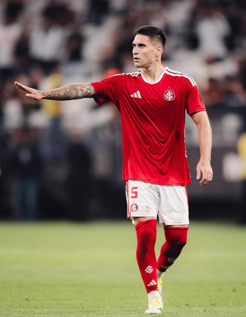 NelsinhoOlivei4's tweet photo. Pra mim o jogador que elevou o futebol do Inter. O dono do meio campo , Rodrigo Villagra ❤️‍🔥 https://t.co/ZUgwqmVG01