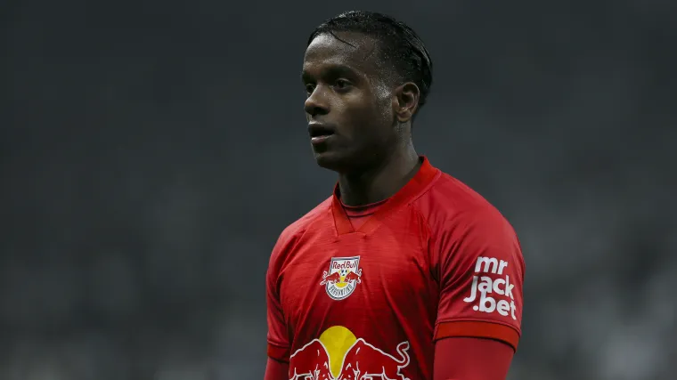 CifutBR's tweet photo. 🇧🇷👀| Helinho (26) foi oferecido ao Cruzeiro, que deve analisar o jogador junto ao treinador! O ponta pode voltar pro futebol brasileiro...

🧩| Ponta bem no estilo do Artur Jorge, chega pra ser titular do Cabuloso e vem pra jogar muita bola no país.

Selo CIFUTBR OURO!🥇

📰| @Radardabola34