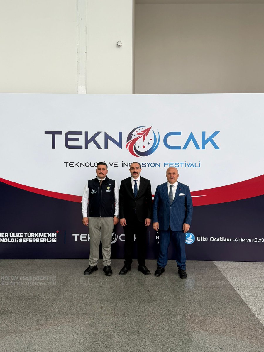 Cayelibeltr's tweet photo. 📍 Ankara - TeknOcak Festivali

Kentsel dönüşüm çalışmaları kapsamında bulunduğumuz Ankara’da, Ülkü Ocakları Eğitim ve Kültür Vakfının düzenlemiş olduğu #TeknOcak Teknoloji ve İnovasyon Festivaline katıldık.

Ülkü Ocakları Genel Başkanı Sayın Ahmet Yiğit YILDIRIM'ın öncülüğünde ATO Congresium’da hazırlanan, Liderimiz Sayın Devlet BAHÇELİ'nin teşrifleriyle açılışı gerçekleştirilen TeknOcak etkinliği oldukça yoğun ilgi gördü.

Festivalde Rize'mizi temsil eden İl Ocak Başkanımız Sayın Mehmet Ali YILMAZ'a ve ekibine teşekkür ediyoruz. @ihcbaskan