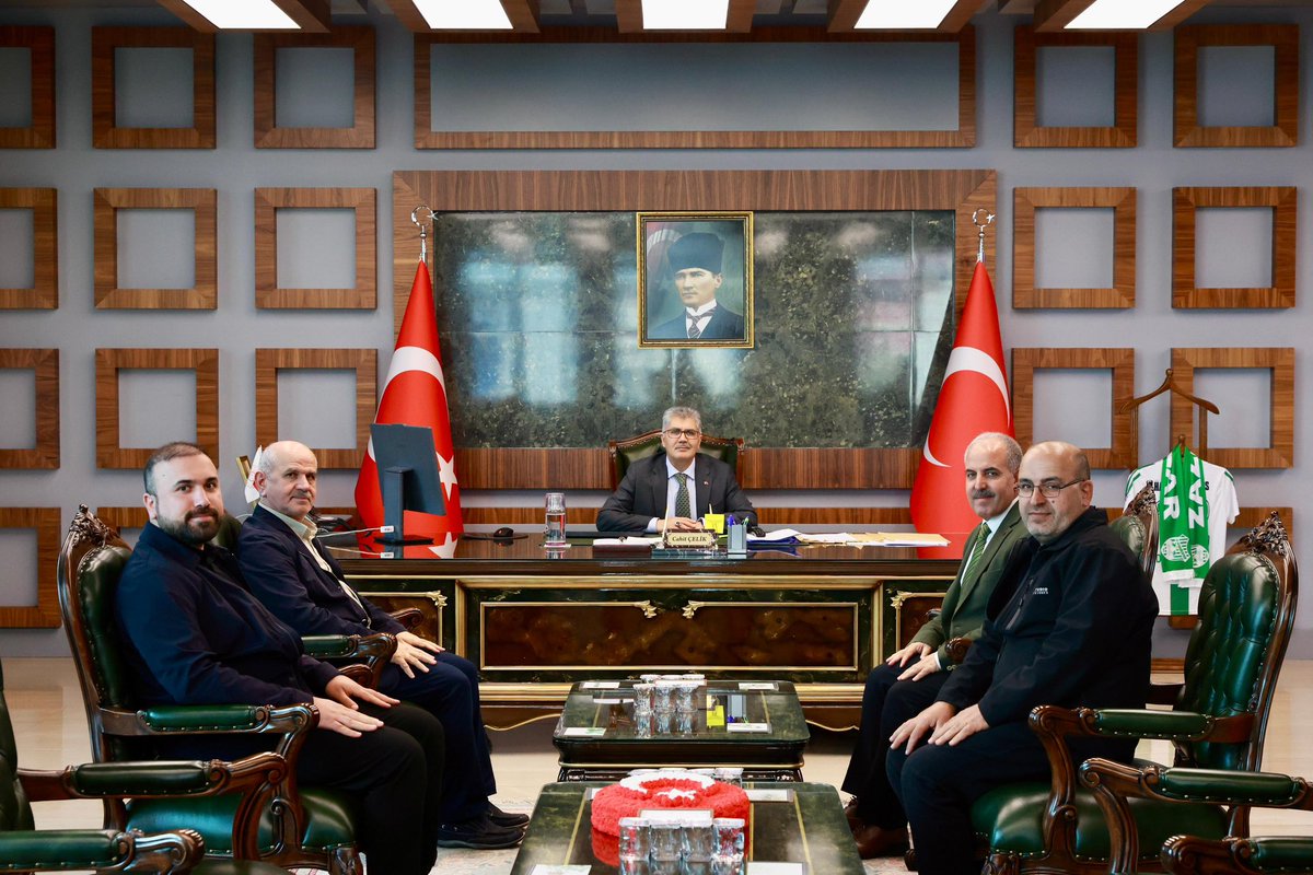 bingolvaliligi's tweet photo. Valimiz Sayın Cahit Çelik;

✅ Memur-Sen Genel Başkan Yardımcısı Ramazan Çakırcı, Memur-Sen Bingöl İl Başkanı Yunus Kava, Memur-Sen Üniversite Temsilcisi Hüseyin Çaldak’ı,
✅ Ensar Vakfı Bingöl Şube Başkanı İsmail Narin ve Yönetim Kurulu Üyelerini,
✅ İl Genel Meclis eski Başkanı Hasan Basatemur ve önceki dönem İl Genel Meclis üyelerini,
✅ Kiğı/Kuşçimeni Köyü Muhtarı Mustafa Akay ile İsmail Doğruca, İlhan Açıkalın ve Sinan Doğruca'yı ve
✅ Bingöl Üniversitesi Zaza Dili ve Kültürü Uygulama ve Araştırma Merkezi Müdürü Dr. Öğretim Üyesi Murat Varol'u makamında kabul etti.

@celikcahit
