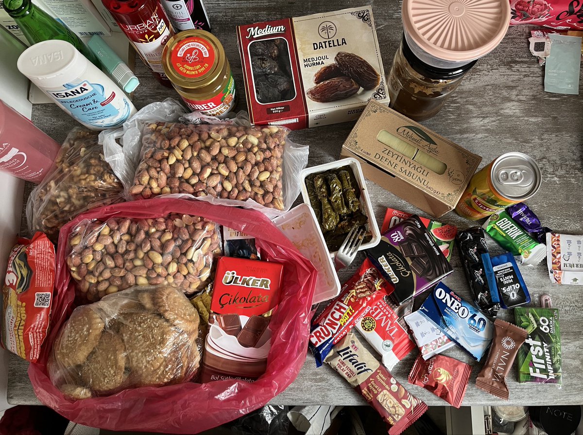 meliilandy's tweet photo. seyroşum…. gitti… bana bunları bırakıp gitti….annesi de sarma getirmiş……mahvoldum çok duygusalım….😭😭😭😭😭😭😭 https://t.co/jcyEjMpEXR