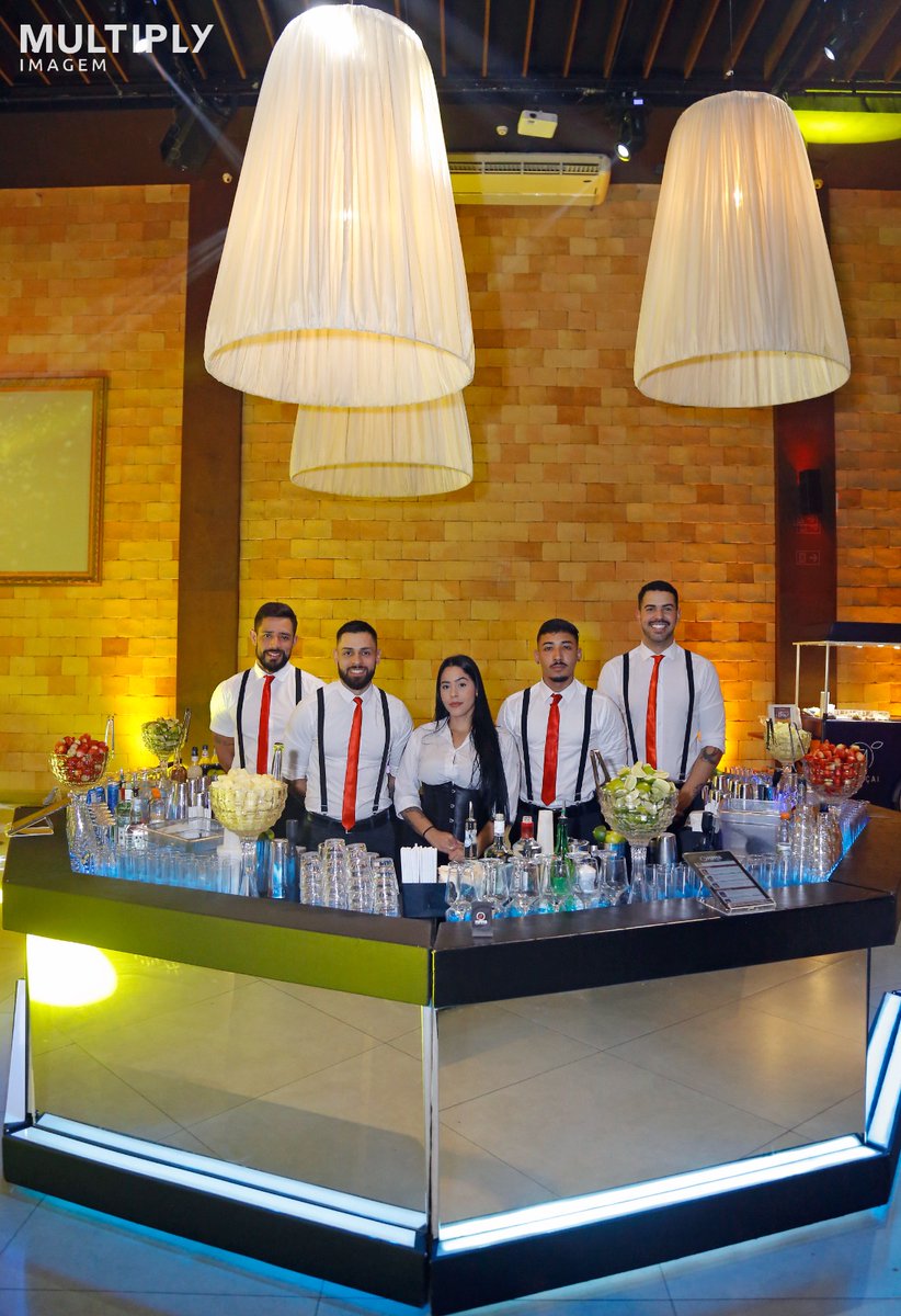 pepperdrinks's tweet photo. Uma noite conduzida nos detalhes, da atmosfera ao ritmo do evento no AllegroBuffet.

Entre luzes, encontros e movimento, o bar acompanha a experiência de forma leve, integrada e natural ao longo da celebração.

📸 @multiplyimagem

#eventos #coquetelaria #drinks https://t.co/Qnh8KzcBAL