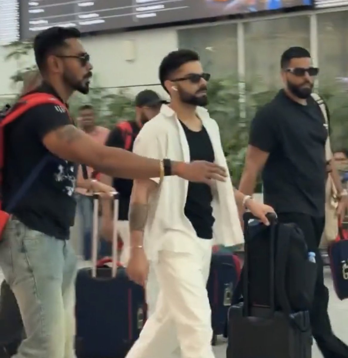 sayli665591's tweet photo. @imVkohli spotted at Delhi airport ๐ค๐๐ค
.
.
#hotnessoverloaded #delhiairport https://t.co/HP5VRlVNvl