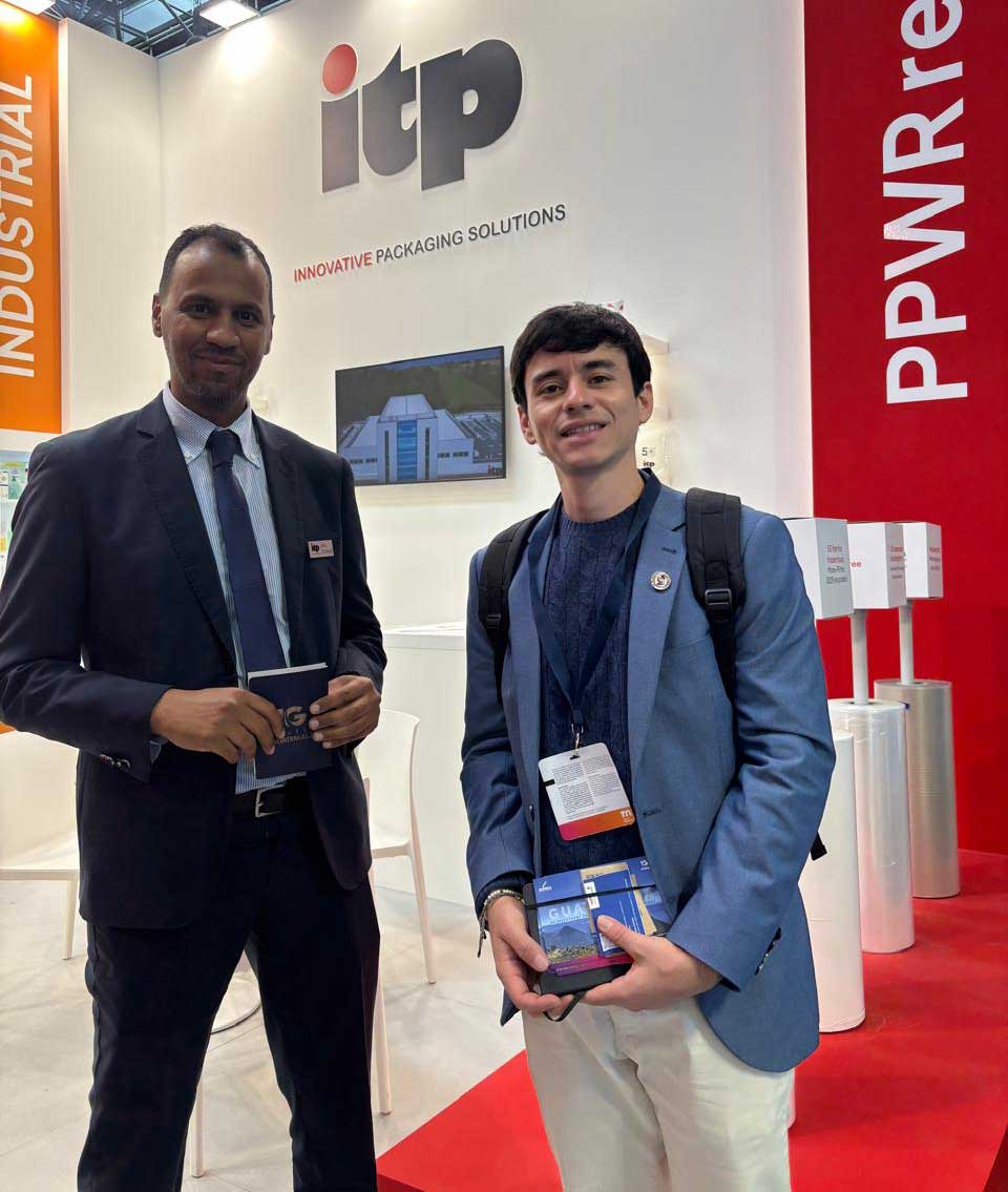 InvestGuatemala's tweet photo. 🇬🇹 #InvestGuatemala presente en #Interpack en Düsseldorf, promoviendo las ventajas competitivas del país y generando conexiones con actores clave de la industria global.
Agradecemos el apoyo de @MinexGt  y de su Consejera Comercial en Alemania.
#GuatemalaNoSeDetiene #FDI https://t.co/v7Ap06rgrf
