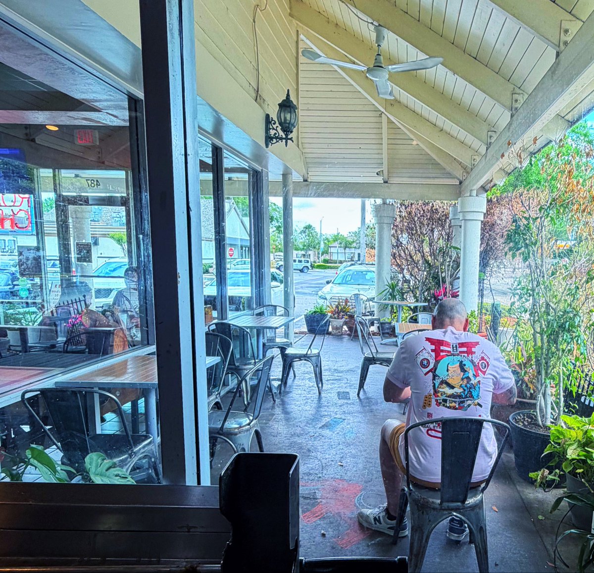 AthenaChicken's tweet photo. Spring of 2026 @athenachicken patio 🌳🌴

#peacefull #relaxing #goodvibesalways #petfriendly #goodfood https://t.co/ajhqmWblls