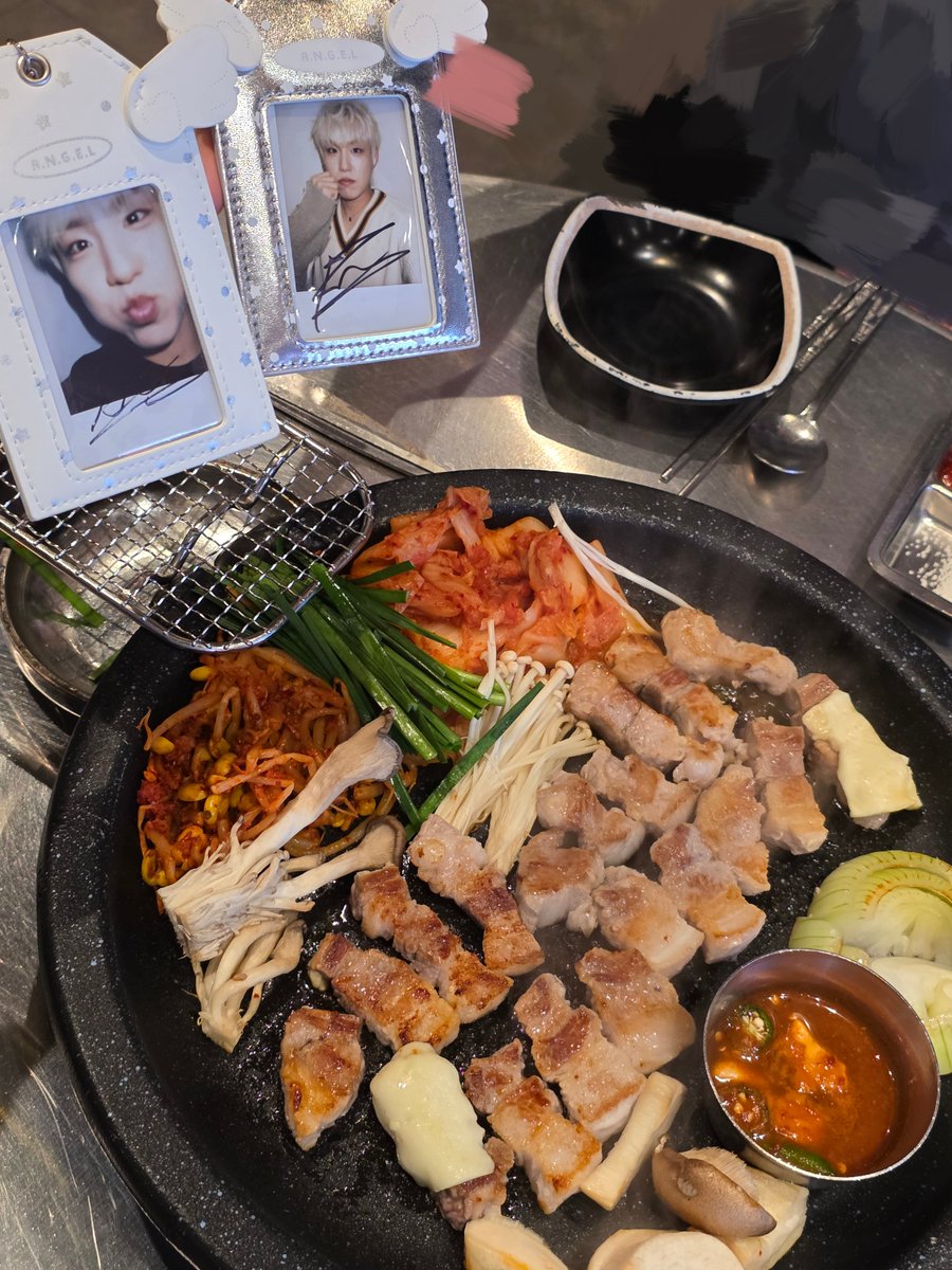 우퐁 tweet media