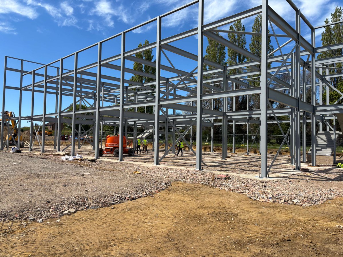 Concertus_'s tweet photo. The expansion of Stowmarket High School is progressing well, with excellent weather supporting strong progress on site. The project will reach a significant milestone as the steel frame starts to reveal the floor print of the new building. Read more here - https://t.co/l3uUdL0igL https://t.co/YHNrQGpfmY