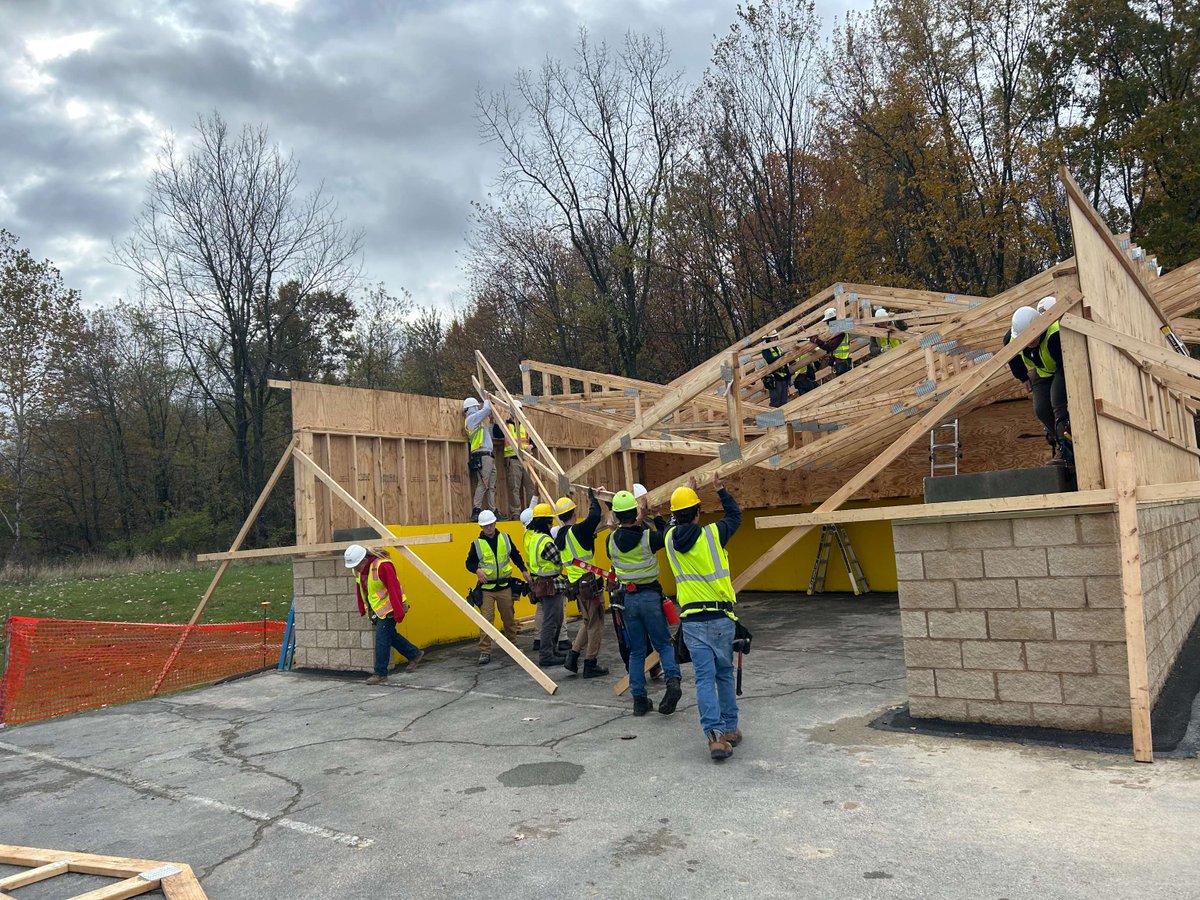 polariscareer's tweet photo. 🔨🪚 HUGE recognition alert! Shoutout to our Construction Trades seniors for building our new salt shed from the ground up - a lasting legacy that will serve Polaris for years to come. Proud of you all! #ConstructionTrades #CTEWorks #PolarisMeansJobs💪 https://t.co/hred4Kgg16