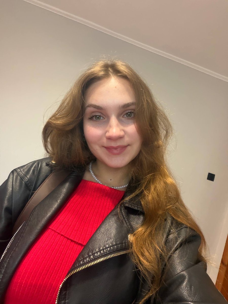 Amelia__Wilson_'s tweet photo. What is your favorite red thing?❤️ https://t.co/avsfUp61KL