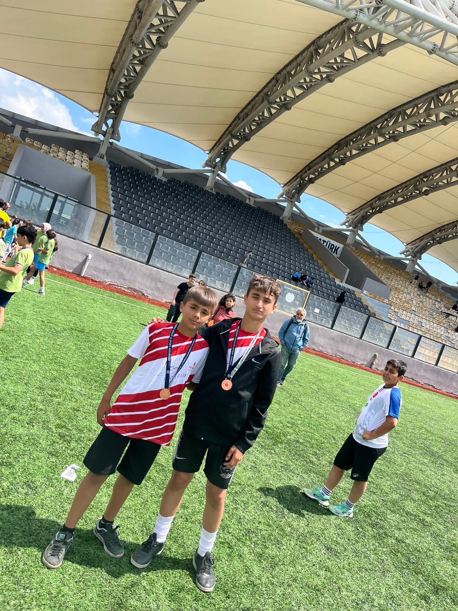 AvcSemker's tweet photo. 🏃‍♂️ ATLETİZM YARIŞMALARINDA GURUR TABLOMUZ🏅
Avcılar ilçesinde düzenlenen atletizm yarışmalarında okulumuzu başarıyla temsil eden öğrencilerimizi tebrik ediyoruz.+ https://t.co/FmvfbzFGHy