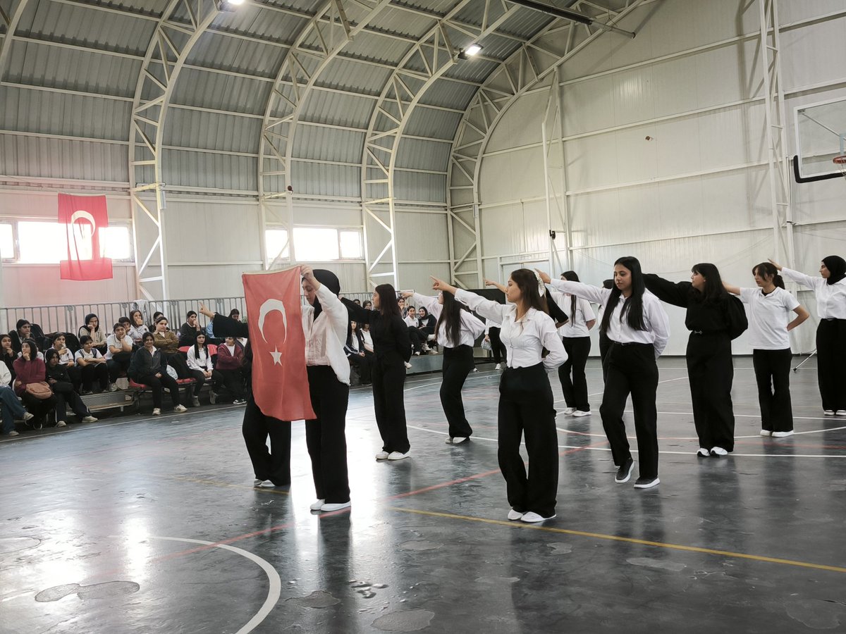 500_evler_mtal's tweet photo. 19 Mayıs Gençlik ve Spor Bayramı etkinliklerimizi gerçekleştirdik. Emeği geçen öğretmenlerimize ve öğrencilerimize teşekkür ederiz ✨ https://t.co/cdYLzQPM0S