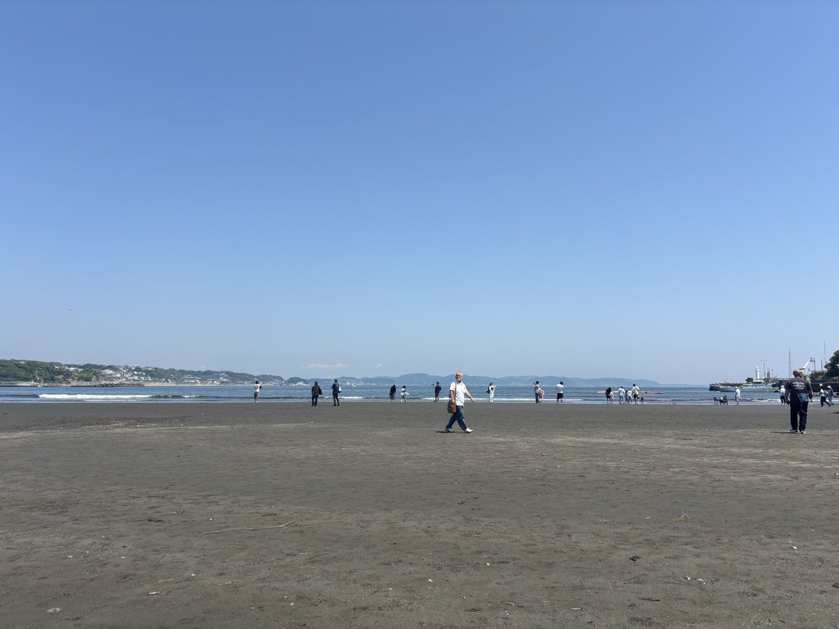 LuneSakura's tweet photo. 今朝、8時過ぎに江ノ島行くけど、行く？とのお誘い。
江ノ島と陸地がつながるトンボロになる事を聞いて、
おおっ、楽しみ😊となりました。
本当にトンボロになっていて、面白い😏
その後に江島神社をお参りして、
最後は、とびっちょでお腹を満たし、
充実な1日でした。
お誘い、有難う御座いました🙏 https://t.co/ISwmBaH7qC