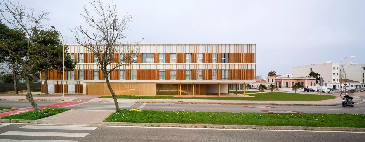 Archello's tweet photo. Home for Dependent People by SV60 Cordón & Liñán Arquitectos is conceived as a timeless care environment shaped through courtyards, gardens, and climate-responsive circulation.
https://t.co/PqqVhcWYJt
#HealthcareArchitecture #CourtyardDesign #SustainableArchitecture https://t.co/iRPFbnt8et
