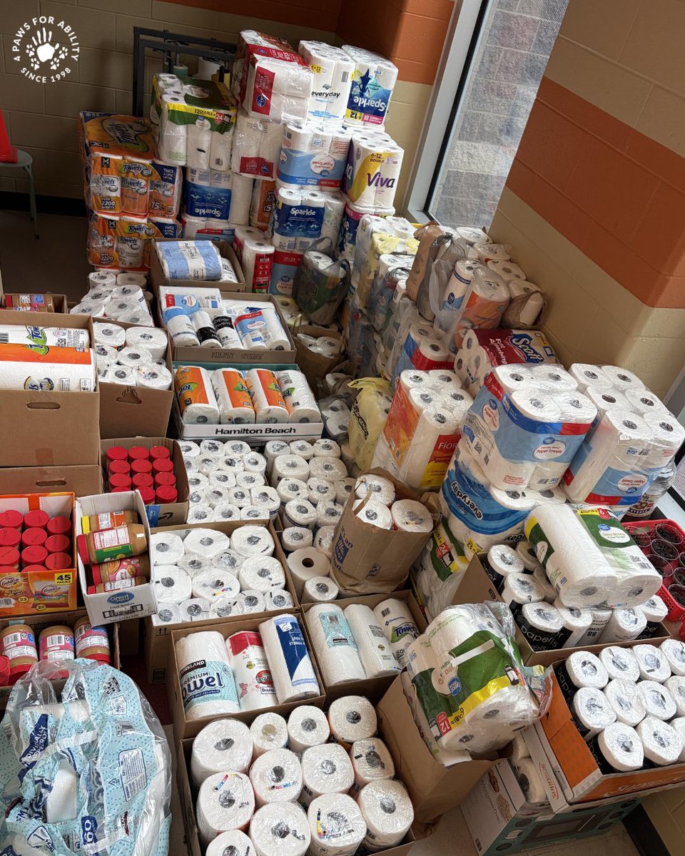 4PawsForAbility's tweet photo. Mrs. Cronin and the students at Arrowood Elementary reached out earlier this year to set up a service project to benefit us, and they delivered in a HUGE way! 🐾🧻 Once it was all said &amp; done, it took 4 vehicles to drop off their students donated of OVER 1,300 ITEMS!!

Thank you! https://t.co/flqRe0I5Qc