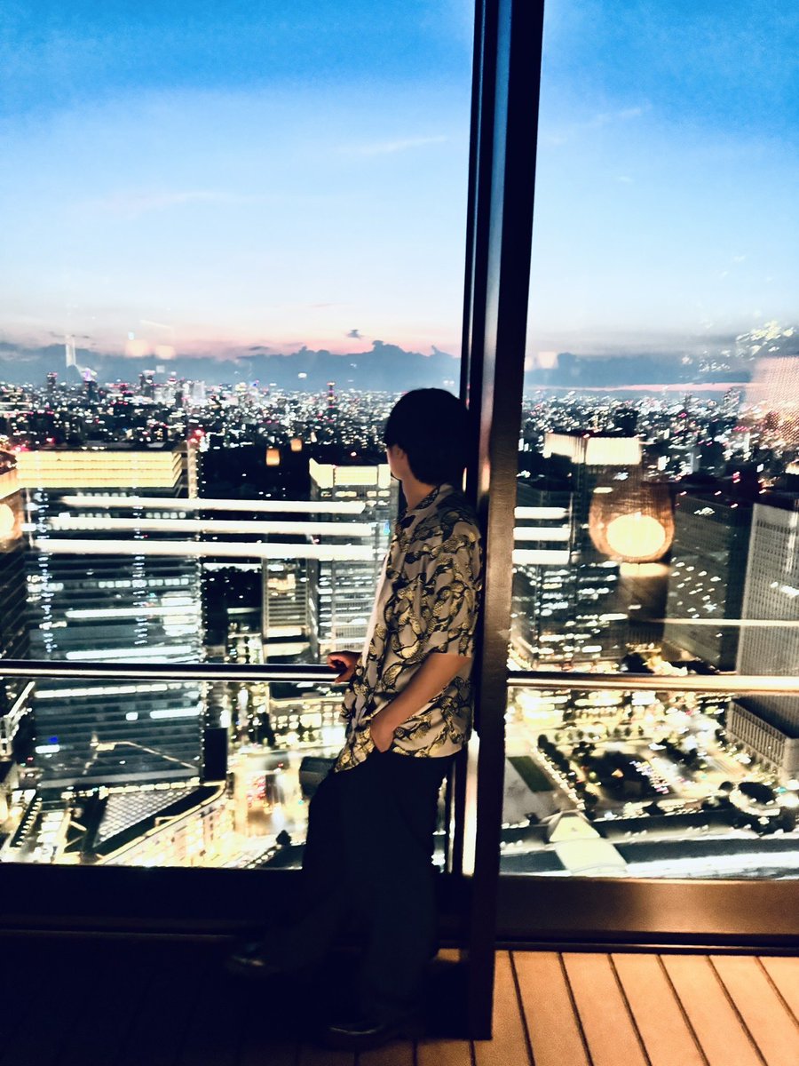 Tom17533674's tweet photo. 僕のマッチングアプリ撮影実績

・37歳男性：【with】1200いいね超
・41歳男性：【Pairs】800いいね超
・35歳��性：【with】3000いいね超 → 彼女できたと報告
・39歳男性：【with】開始2ヶ月で10歳年下彼女
・36歳男性：【東カレ】CA女性と交際
・42歳男性：【東カレ】人気会員ランキング上位
・38歳男性：【Omiai】40いいね → 250いいね超
・40歳男性：【Pairs】70いいね → 200いいね超

「もう年齢的に厳しいです」って相談かなり多い。
でも実際は、写真・服装・見せ方で反応変わる人かなりいる。

マッチングアプリは、
スペック勝負だけじゃなく、
会ってみたい雰囲気を作れるかが大事。