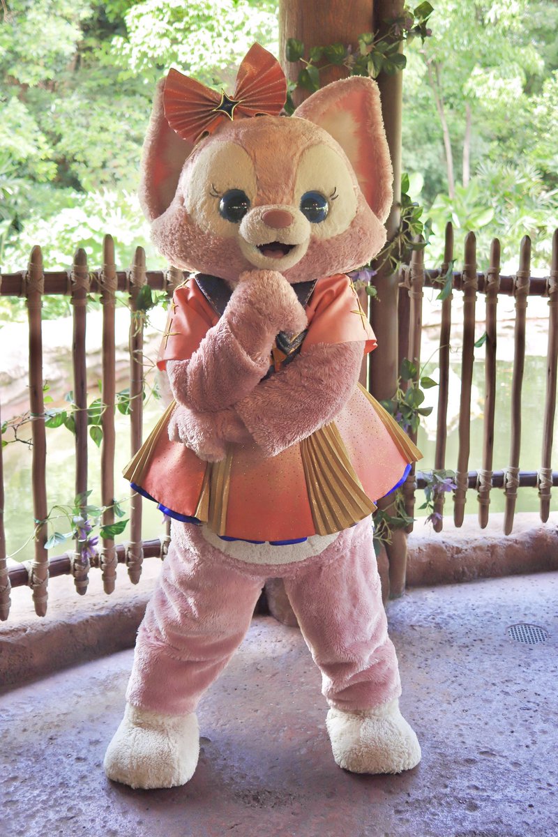 karonCWJ's tweet photo. 2日目アウパー！
年パスの顔認証弾かれるスタートでしたが、リーナからの安定とにお。
お土産じっくり買えるのは今日だけなので気になったものを4万円分爆買い！欲しかった去年のとにお誕のグッズも買えたよ😭
お昼は城前ショーの最前ドセンにいけたよ〜💪
明日が最終日🙄アト���ク乗れてない… https://t.co/hS2mk3HgGy