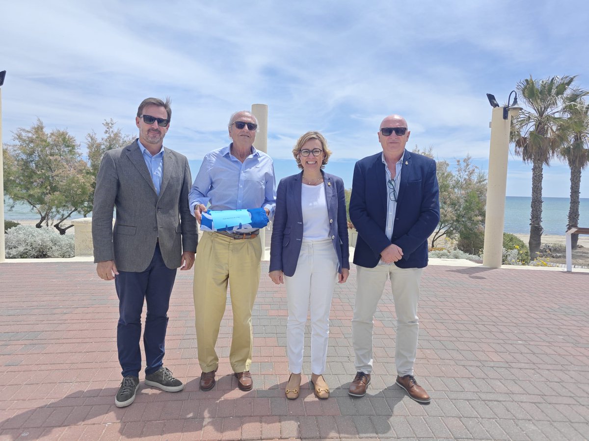 cnjavea's tweet photo. 💙🌊 Recogemos la Bandera Azul 2026.

Nuestro gerente Luis Nogueroles, junto a Alejandro de Liniers, miembro de la directiva del Club Náutico de Jávea, han asistido al acto de entrega de las Banderas Azules 2026, celebrado en Xilxes.

Toda la info: https://t.co/pwQACpCe1l https://t.co/exmqqWufQp