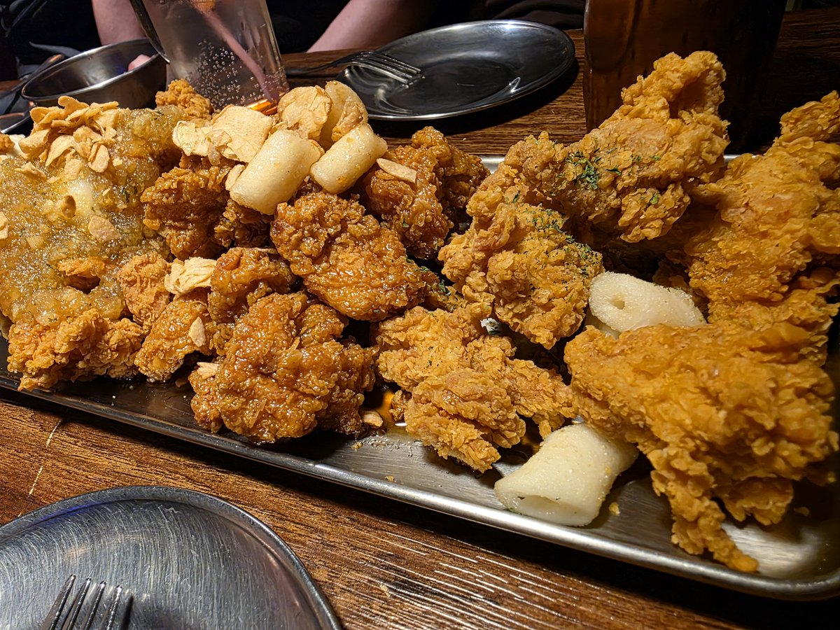 sellachunithm's tweet photo. With @beazaters @Judi_ciousity @blerargh 
I wish you get fun time in this trip! https://t.co/DKU2prTI6N