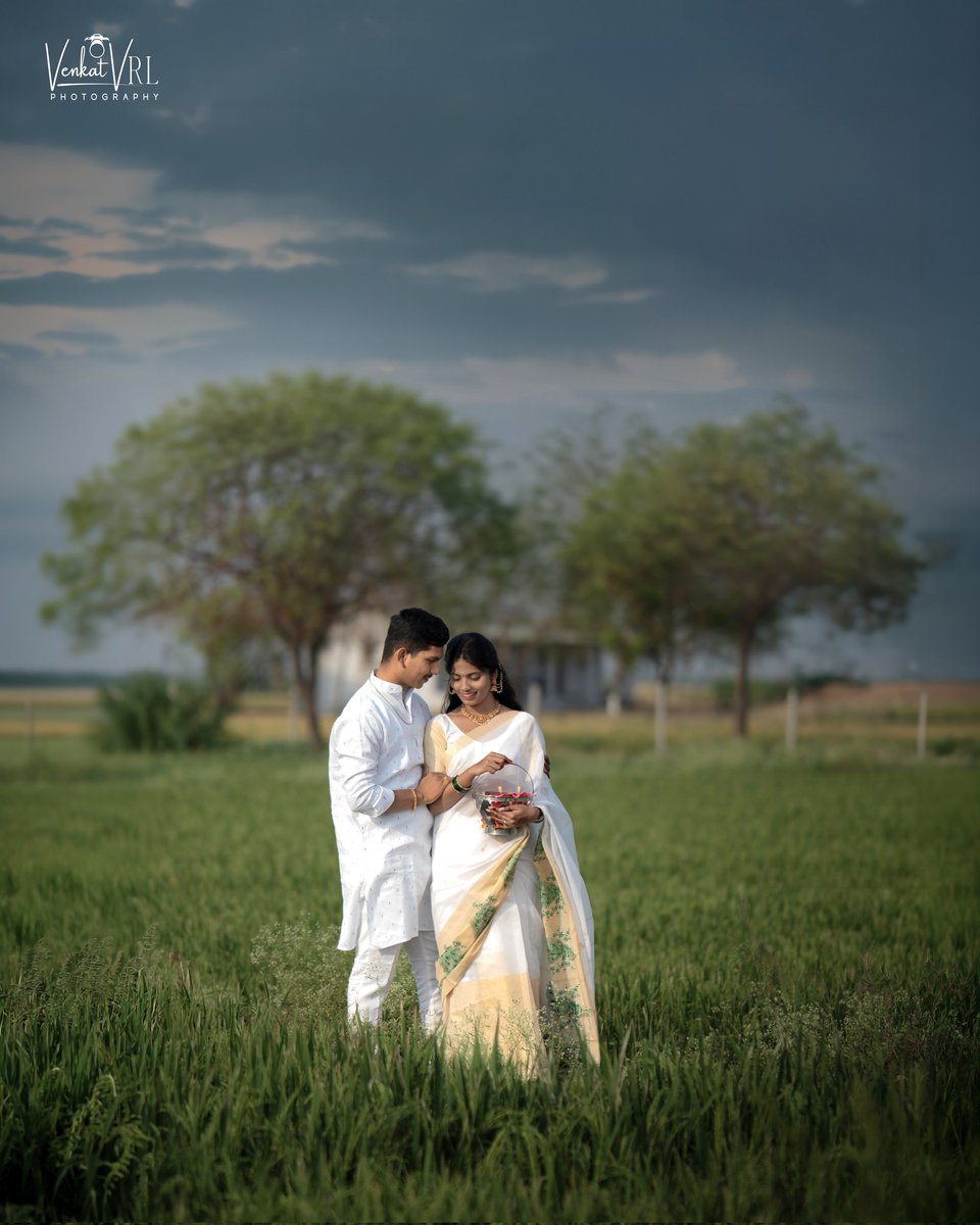 VenkatVrl's tweet photo. It was love at first sight, at last sight, at ever and ever sight

📸 Shot By - @venkatvrlphotography 

.
.
.

For Booking Contact 
+91 9912985956

#weddingphotographer #venkatvrl_photography #karnataka #ʀᴀɪᴄʜᴜʀ #makthal https://t.co/GFKAIudbCa