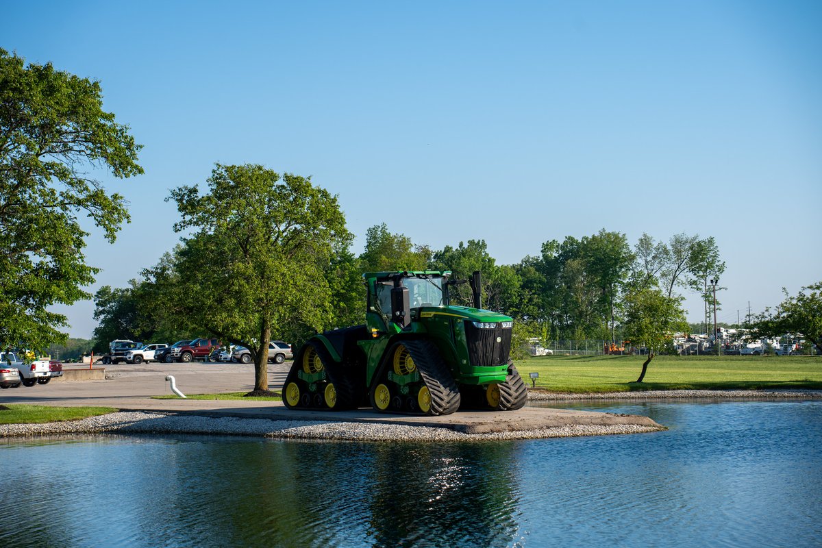 AgProCo's tweet photo. Surrounded by water. Standing on business. 😎
That’s the power of the 9RX.

#JohnDeere #AgPro https://t.co/jTVAaLKiB3