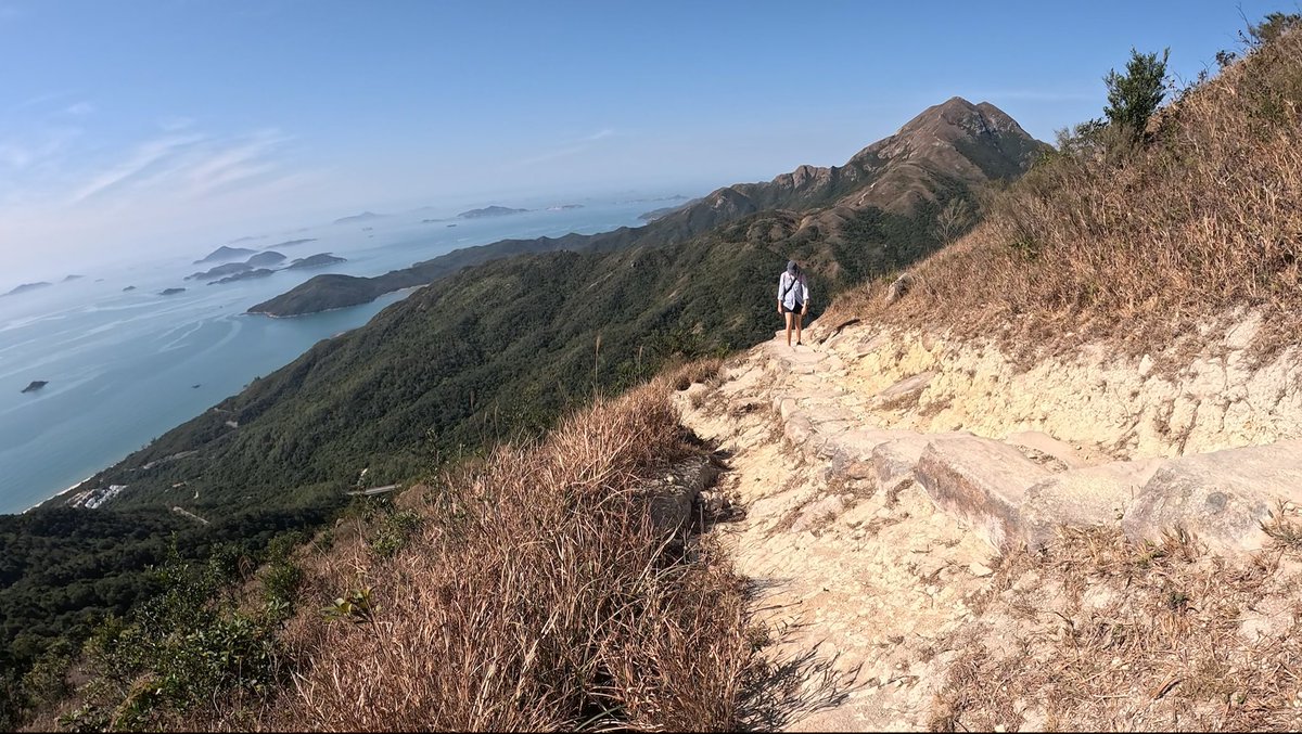 DizzyXyz's tweet photo. Peaks &amp; peace 🗻 
Let's see your favourite mountain view.
It's #MountainMonday.
📍🇭🇰
📸Nikon Zfc https://t.co/cbOLJ4uK09
