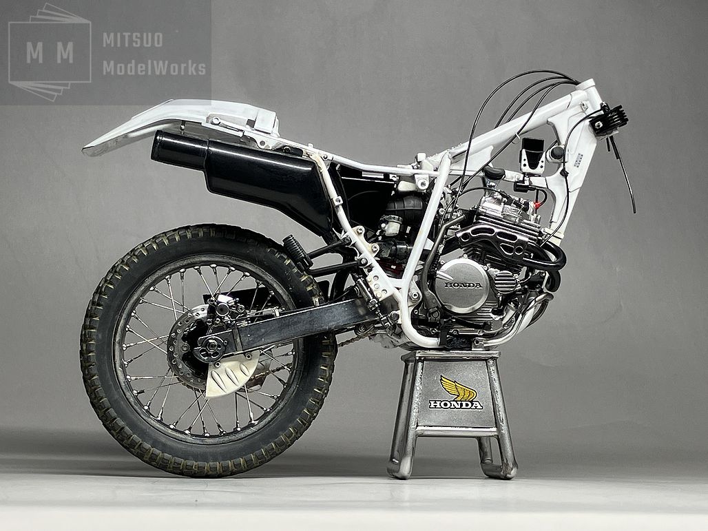 77_deo's tweet photo. 1/12 Honda XLR BAJA
バハの砂漠をイメージして製作しているので多少汚しています。
細かいディテールアップは無いのでサクサク進んでいます😄 https://t.co/T4mArTdmFT