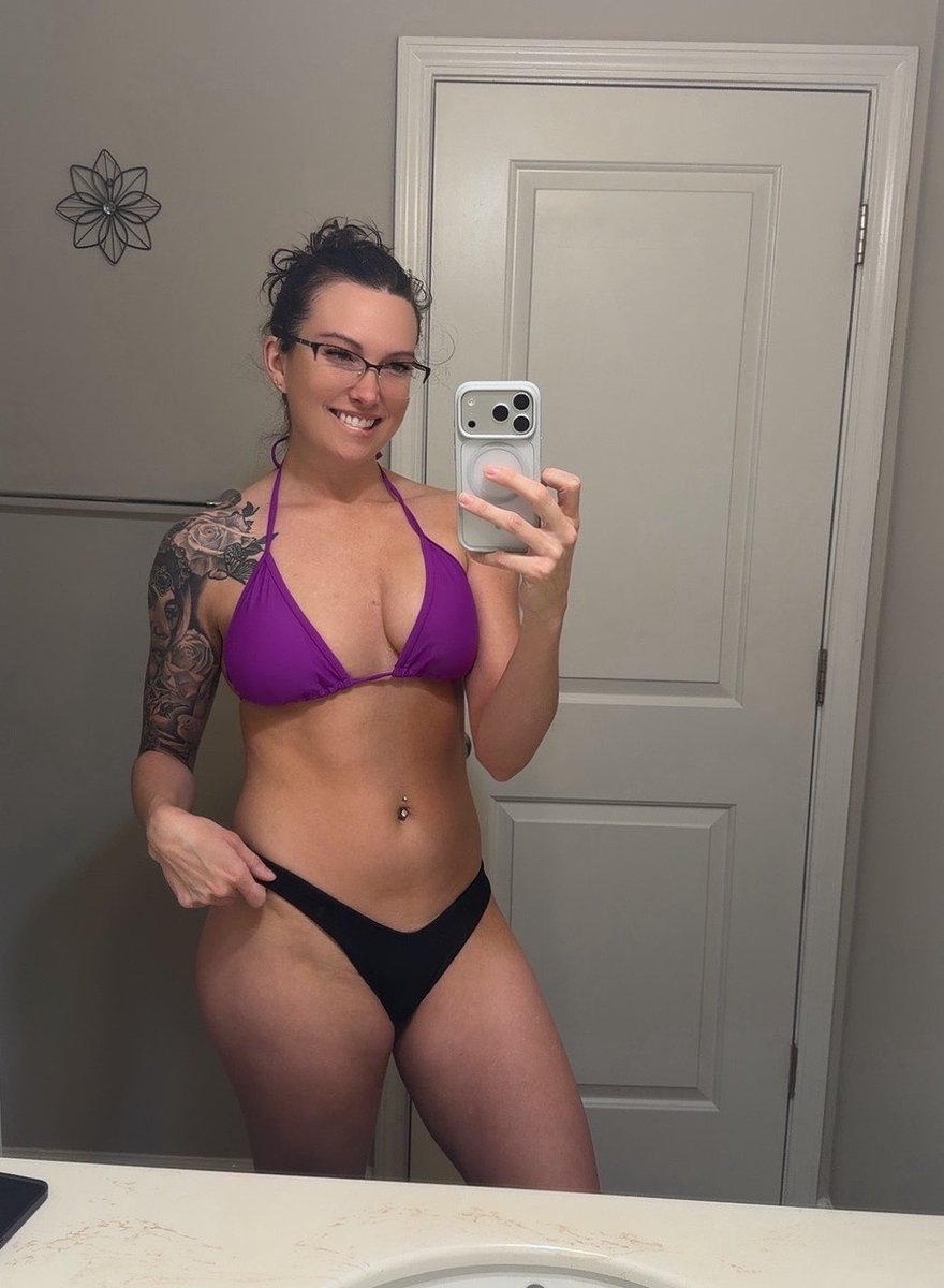 Riley Jade tweet media