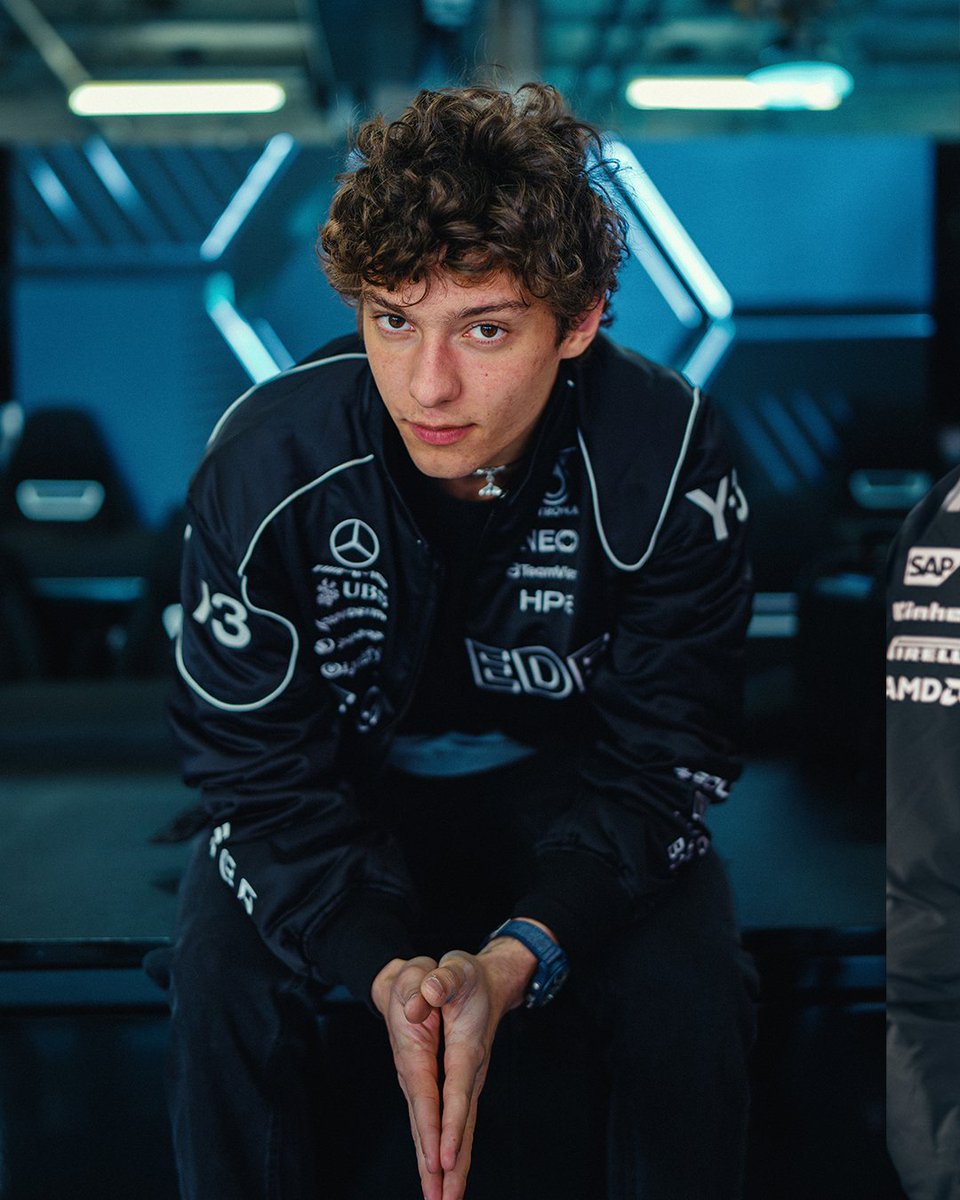 MercedesAMGF1's tweet photo. Tell friend to tell a friend… https://t.co/NBEaILJDwN