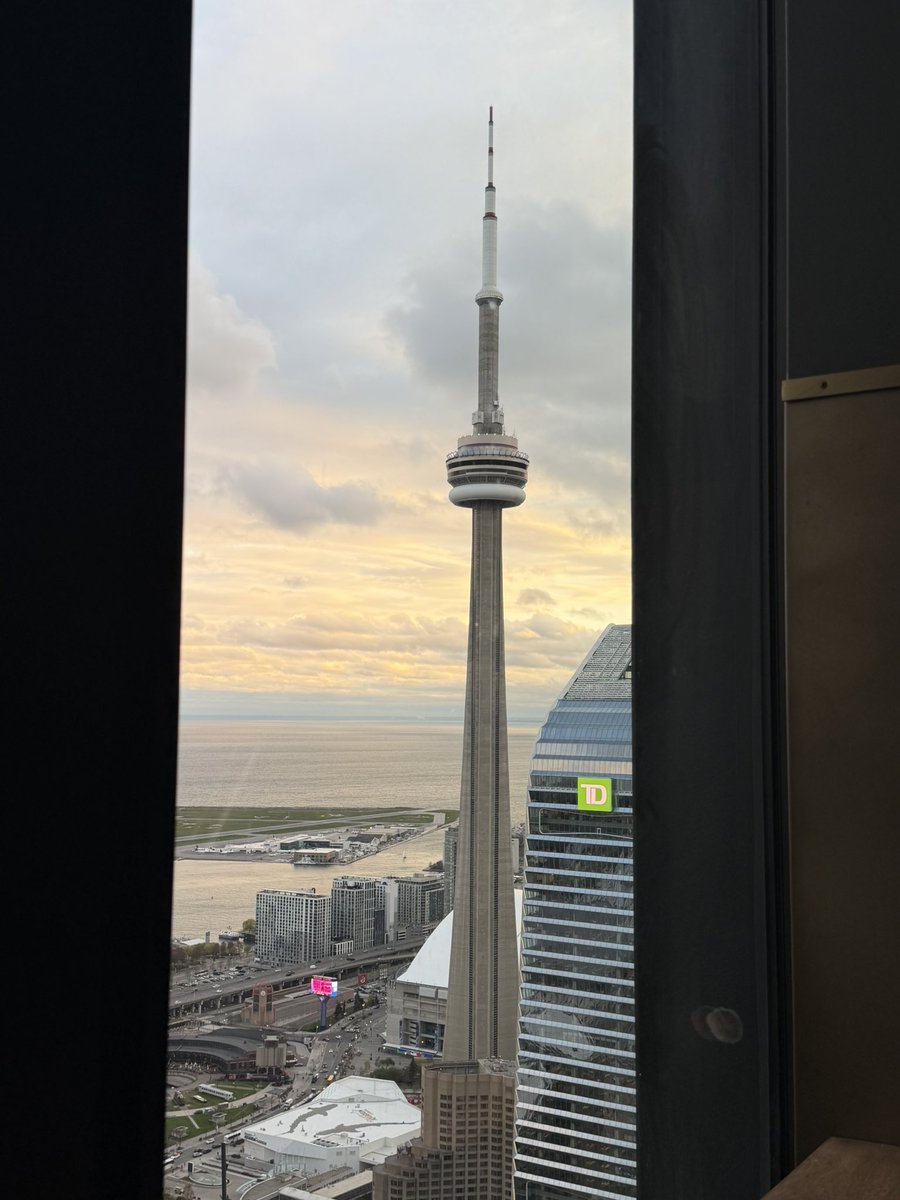ImDaphneB's tweet photo. 🇨🇦 Finally got my Canadian stamp. We visited Toronto &amp; old Montreal - three days with you wasn’t enough! What a beautiful country &amp; such wonderful food. 

Lol we ate at a restaurant called Daphne- it was his favorite🤭

Thank you for the wonderful time Mr.Bigg✨ https://t.co/zIY4oizkL5