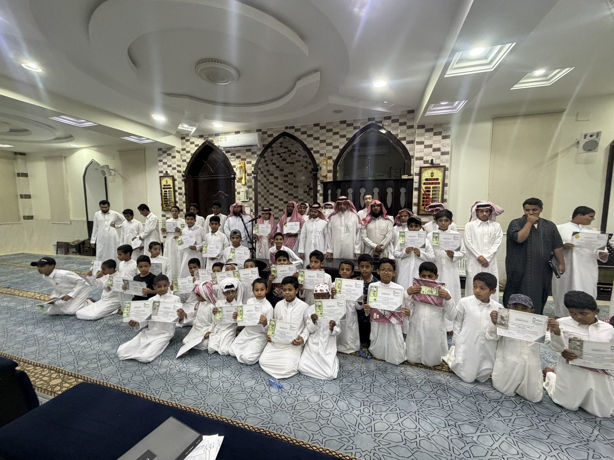 subi1439's tweet photo. بحضور الشيخ مسفر بن سعيد الشهراني وعدد من الأهالي وأولياء الأمور، أقام مجمع الصبيحي لتحفيظ القرآن الكريم حفلًا لتكريم طلاب حلقات التحفيظ، وذلك تقديرًا لجهودهم وتميزهم في حفظ كتاب الله ومشاركتهم المستمرة في الحلقات القرآنية https://t.co/Ufgjzcqxjy