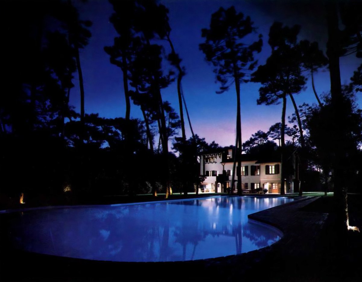 Ortgeist's tweet photo. Giorgio Armani's home in Forte dei Marmi, Italy, 1983 https://t.co/0AskKSv6er
