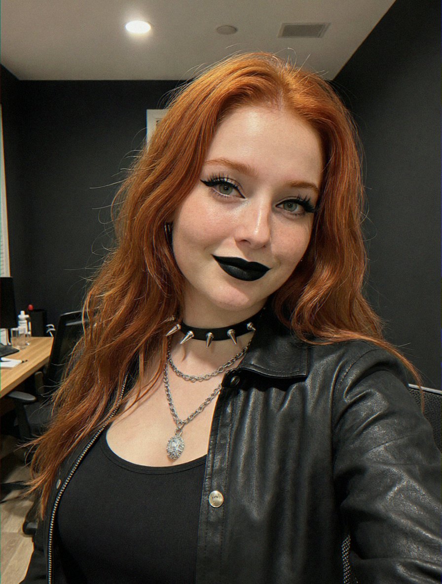 alixthegoth's tweet photo. does eye color matter for men ? https://t.co/Pxl02kAsfe