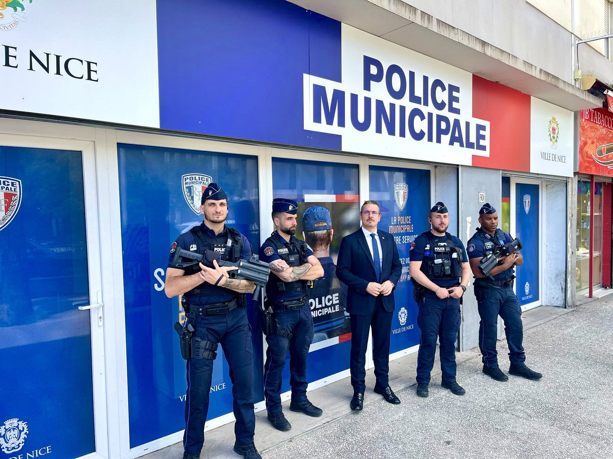 TribuianiCyril's tweet photo. 🇫🇷 Aux côtés @eciotti aux Moulins pour l’ouverture d’une antenne de Police Municipale.

Face aux narcotrafiquants, la République ne doit jamais reculer.

11 morts depuis juillet 2025 : l’État doit renforcer les effectifs de Police nationale. https://t.co/Fr9egKSakZ
