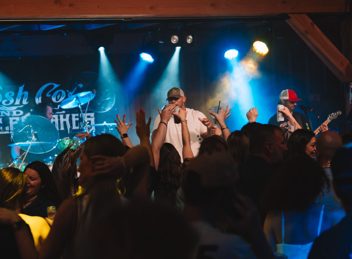 Exit33_TS's tweet photo. Looking for the best night out in Central New York? We've got the best of the best. This weekend, we were movin', groovin', and rockin' across genres and venues with Gary Frost, Pulse, The Daplorabulls, Josh Cox &amp; The Rattlesnakes, and Turning the Tide! https://t.co/gOTAhuyMO9