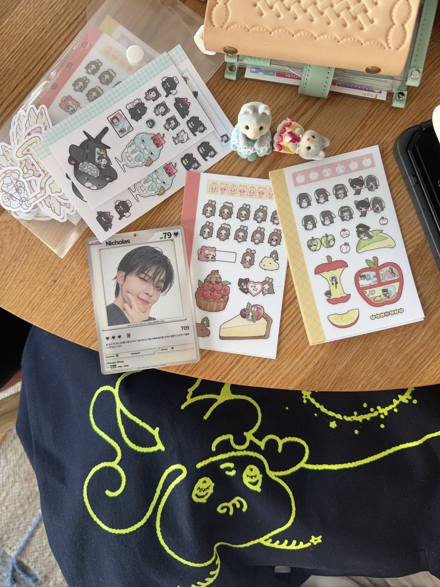 cyberentl's tweet photo. 트친들한테 선물한 그림들의 실물 후기사진(?) 허락받고 또 불펌함
ㅎㅎ 넘 뿌듯하닿ㅎㅎ... https://t.co/u8KXZBL5vr