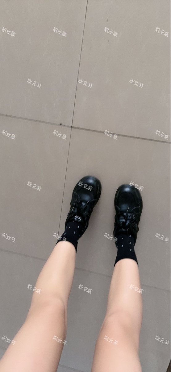 职业装 tweet media
