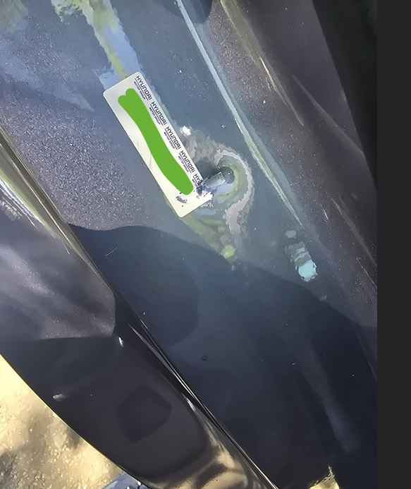 BarakEpstein's tweet photo. Did you know that @lyft can charge you $150 for 'clean-up' based on the say-so of a driver, and with a very cursory review?
I was sent the attached photos and told that I had made a 'mess'. They seem to show the inside of the car door. Lyft could not explain what this 'mess' was. https://t.co/531jnHuuuY