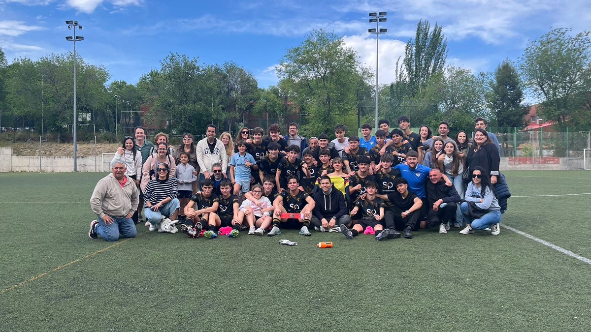 edmoratalaz's tweet photo. El Juvenil G cerró una etapa muy especial 💛🖤⚽ Más allá del resultado, hoy queda el grupo, el camino y todo lo vivido juntos 🔥 Despedida muy emotiva de Pablo Azores tras tres años inolvidables ❤️ Gracias por todo, equipo 

#VamosMorata https://t.co/VOl40qLIrH