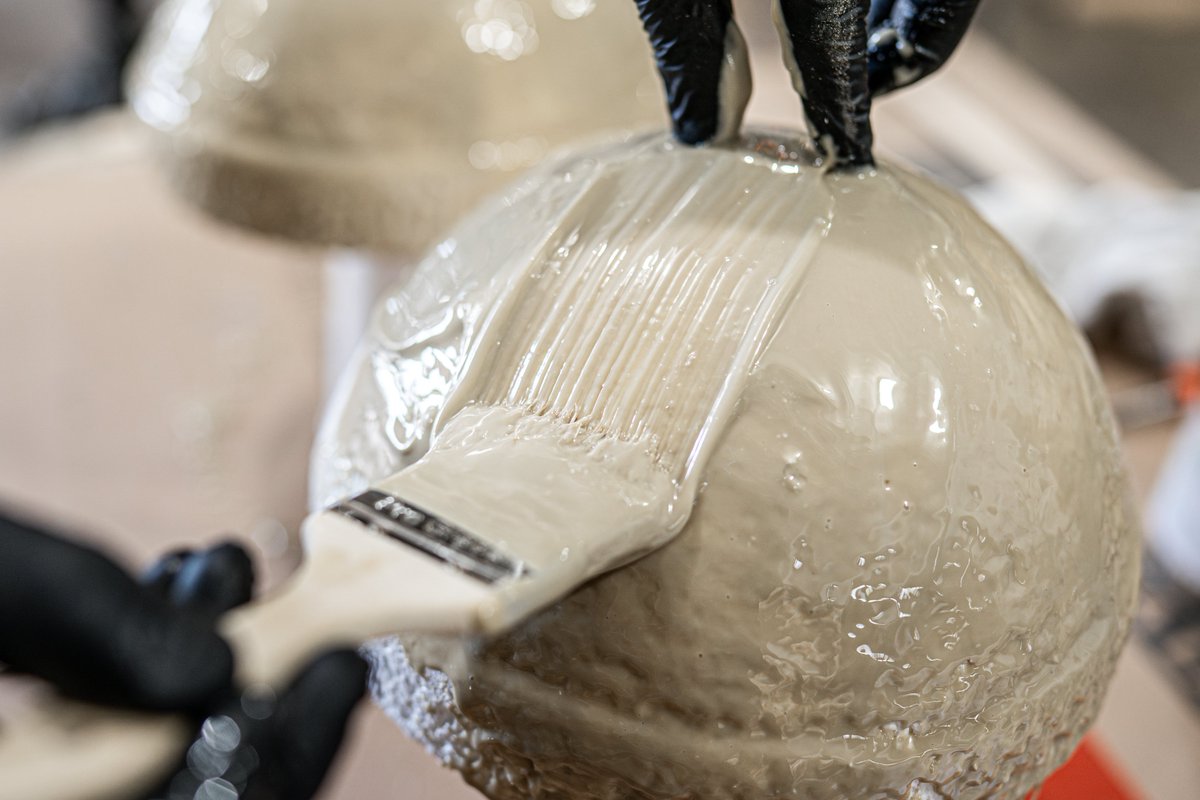 VolatileFreeInc's tweet photo. If it’s your first time using a brushable urethane hard coat for an EPS theming project, make sure you’re applying it properly. Improper application could result in your coating not drying. Check out VFI’s tech piece to learn more: https://t.co/fg6B4qRayk or call (800) 307-9218. https://t.co/6O6BtITajr