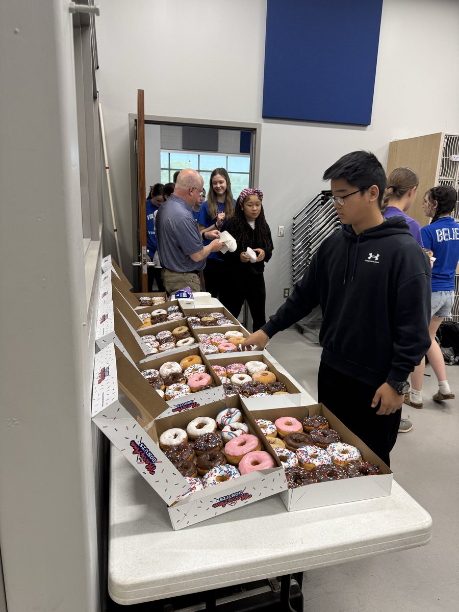 LakeBands's tweet photo. Today, our marching band squad leaders joined their incoming freshman to play and talk about the exciting season to come! 🎶 Mr. Yeagley joined us for a special message about the impact the Lake Marching Band has on our community! Looking forward to a great marching season! https://t.co/ZRWwFHSTlk